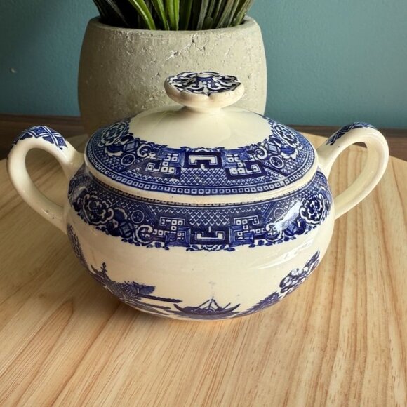 Vintage Blue & White Willow Pattern Lidded Sugar Bowl Pagoda - Picture 5 of 10
